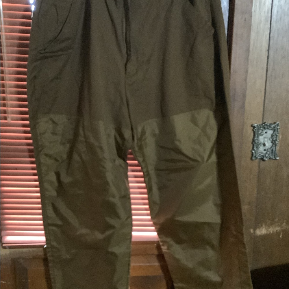 Remington hunting brush pants in XL new never worn.